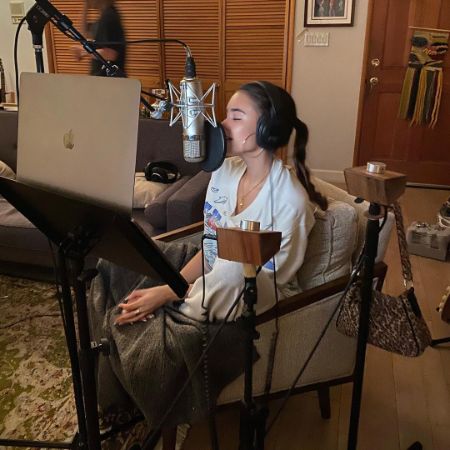 Madison Beer posted a picture of her as she recorded in the comfort of her home.